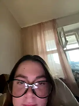 DearAlise online show from November 2025 10:10:02 AM