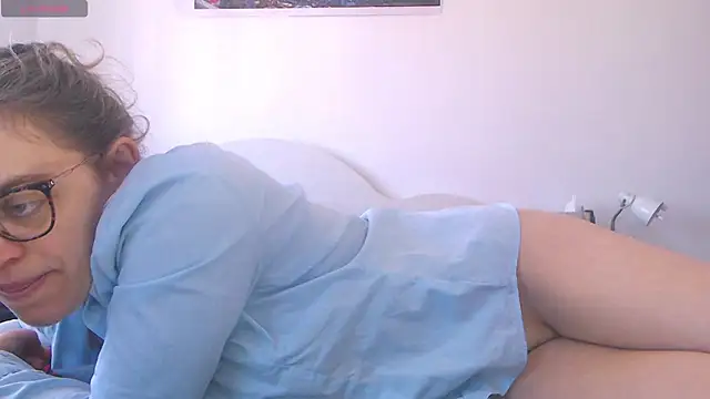 Snapshot of Ju-Hot chatting on March 2025 02:12:01 PM Ju-Hot online show from March 2025 02:12:01 PM