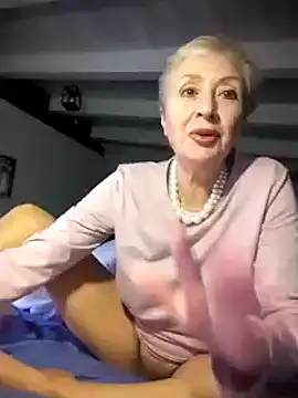 Snapshot of divinaerotica chatting on November 2025 03:35:01 PM divinaerotica online show from November 2025 03:35:01 PM