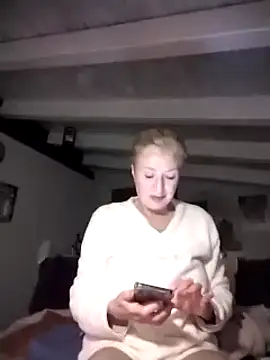 Snapshot of divinaerotica chatting on December 2025 08:18:02 PM divinaerotica online show from December 2025 08:18:02 PM