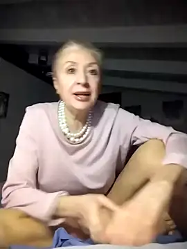 Snapshot of divinaerotica chatting on December 2025 06:01:02 PM divinaerotica online show from December 2025 06:01:02 PM