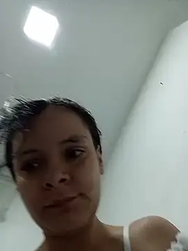 Ariasmithog online show from December 2025 11:02:01 PM