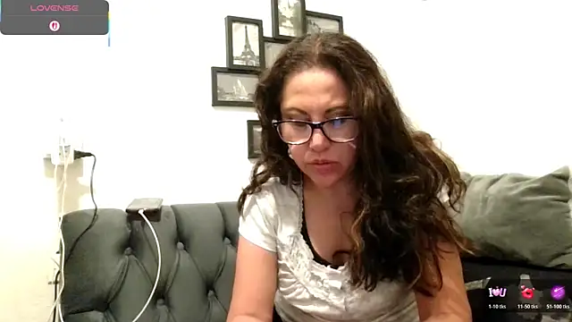 MirandaLatinaLovely online show from November 2025 04:34:01 AM