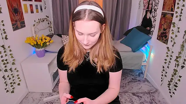 Snapshot of MaryWaddell chatting on March 2025 04:12:02 PM MaryWaddell online show from March 2025 04:12:02 PM