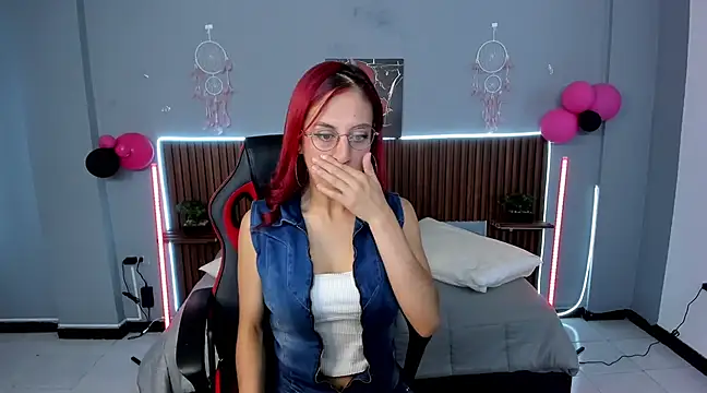 Snapshot of Alektra_bryce chatting on February 2025 07:52:01 PM Alektra bryce online show from February 2025 07:52:01 PM