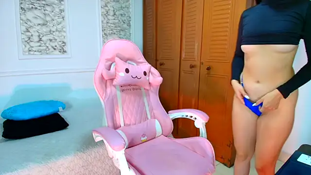 Danella houston online show from November 2025 01:00:02 PM