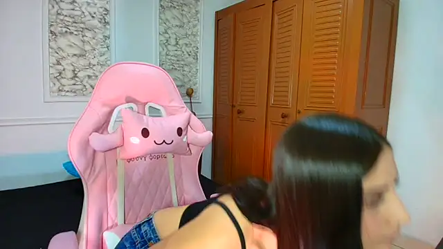 Danella houston online show from December 2025 05:30:01 PM