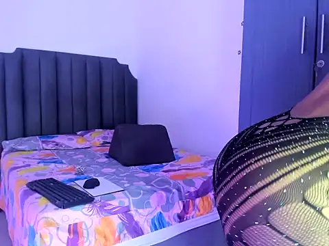 Snapshot of moree_Queen chatting on November 2025 06:01:02 PM moree Queen online show from November 2025 06:01:02 PM