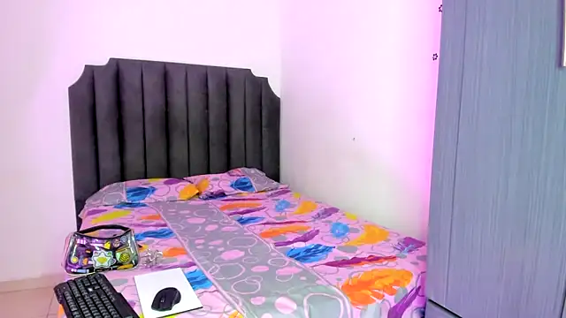 Snapshot of moree_Queen chatting on December 2025 07:45:02 PM moree Queen online show from December 2025 07:45:02 PM