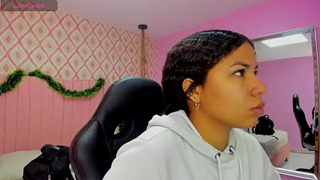 MELINAMARTINS online show from November 2025 07:28:01 PM