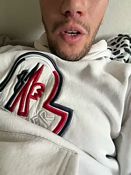 yaxxx03 online show from October 2025 12:44:02 PM