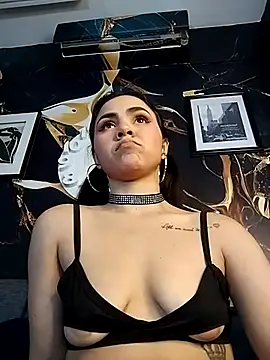 Snapshot of Natty_roberts_ chatting on February 2025 10:20:02 PM Natty roberts online show from February 2025 10:20:02 PM