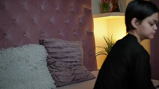 MaiaMini online show from October 2025 09:59:02 PM