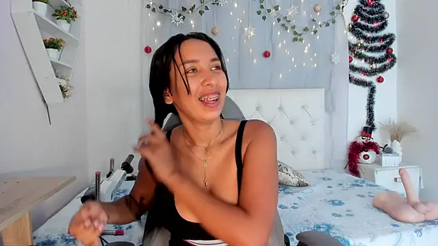 Emma lorense22 online show from December 2025 06:59:01 PM