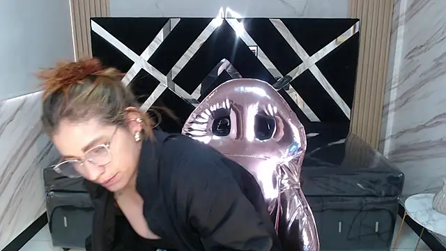 Snapshot of Angeles_v chatting on March 2025 06:43:01 PM Angeles v online show from March 2025 06:43:01 PM