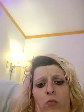 Snapshot of KITTYBOOBOOFUXX chatting on October 2025 01:50:01 AM KITTYBOOBOOFUXX online show from October 2025 01:50:01 AM