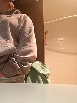 Snapshot of KITTYBOOBOOFUXX chatting on November 2025 05:09:01 PM KITTYBOOBOOFUXX online show from November 2025 05:09:01 PM