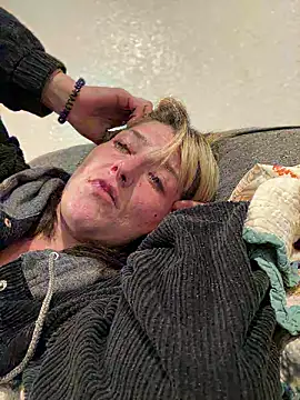 Snapshot of 2brokegirlz chatting on September 2025 09:09:01 AM 2brokegirlz online show from September 2025 09:09:01 AM