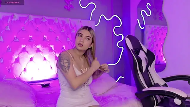 natasha  black online show from October 2025 07:43:01 PM