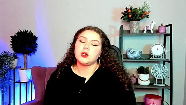 Snapshot of FlorenceAnderson chatting on March 2025 03:51:01 PM FlorenceAnderson online show from March 2025 03:51:01 PM