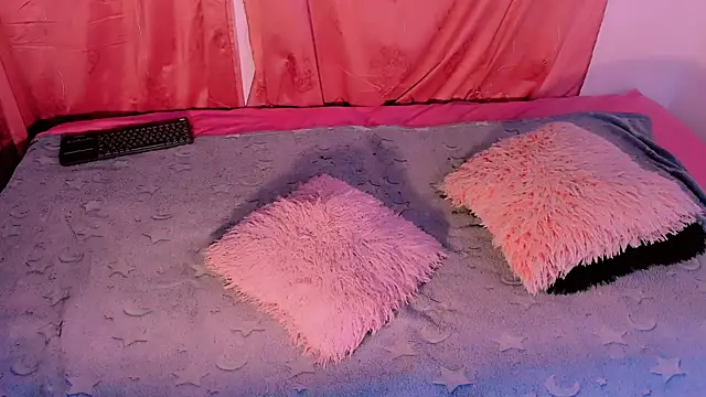 Mariana-ofc online show from November 2025 11:10:01 AM