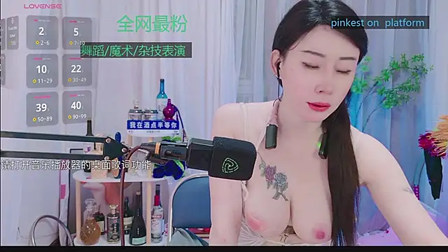 Luck Lili  online show from October 2025 05:10:02 PM