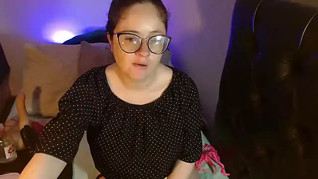 KrystalAdams online show from September 2025 12:28:02 PM