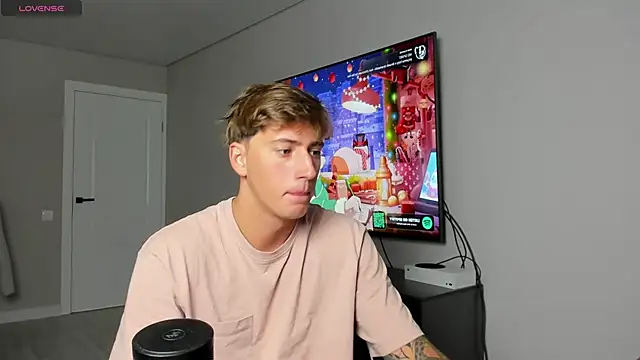 Snapshot of DaniHort chatting on December 2025 09:02:01 AM DaniHort online show from December 2025 09:02:01 AM