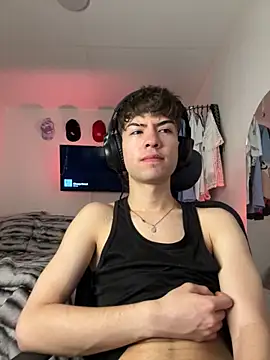 Snapshot of Tonerii chatting on October 2025 03:18:02 AM Tonerii online show from October 2025 03:18:02 AM