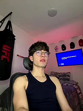 Snapshot of Tonerii chatting on December 2025 01:32:02 AM Tonerii online show from December 2025 01:32:02 AM