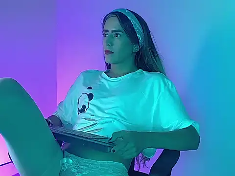 Snapshot of everly_monroe chatting on October 2025 05:37:02 PM everly monroe online show from October 2025 05:37:02 PM