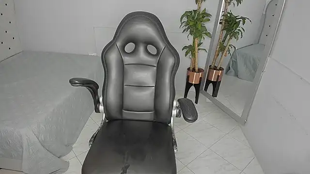 Alix 18  online show from September 2025 11:36:01 AM
