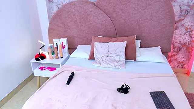 Snapshot of RavenGloomy chatting on November 2025 07:57:02 PM RavenGloomy online show from November 2025 07:57:02 PM