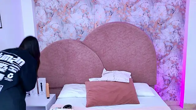 Snapshot of RavenGloomy chatting on November 2025 08:32:01 PM RavenGloomy online show from November 2025 08:32:01 PM