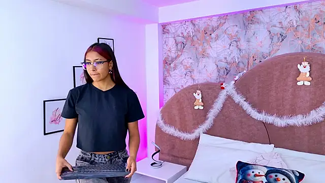 Snapshot of RavenGloomy chatting on November 2025 07:36:02 PM RavenGloomy online show from November 2025 07:36:02 PM