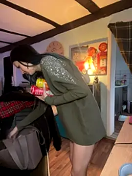 Seductively4 20 online show from November 2025 01:00:02 PM