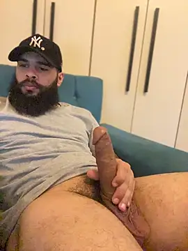 Snapshot of Min-- chatting on December 2025 09:20:01 PM Min-- online show from December 2025 09:20:01 PM