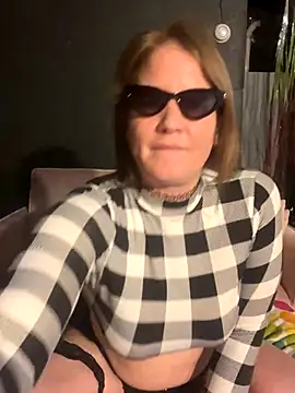 Snapshot of bigb00tycass chatting on December 2025 04:28:02 AM bigb00tycass online show from December 2025 04:28:02 AM