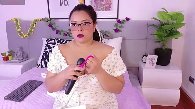 Alanaa Gomez online show from September 2025 01:13:01 PM