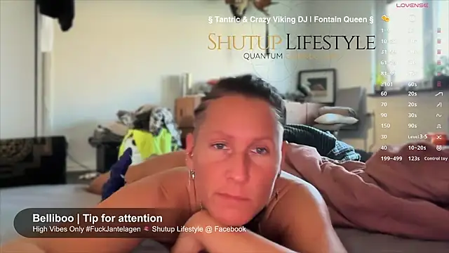 Snapshot of SwingWingWomanSweden chatting on September 2025 06:18:02 AM SwingWingWomanSweden online show from September 2025 06:18:02 AM