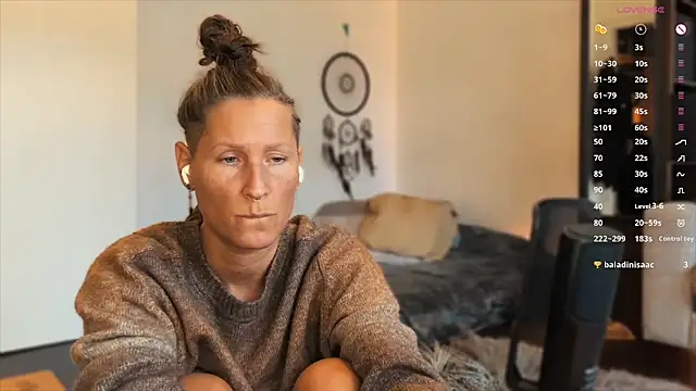 Snapshot of SwingWingWomanSweden chatting on November 2025 11:24:01 AM SwingWingWomanSweden online show from November 2025 11:24:01 AM