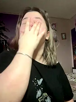 Snapshot of Kemeli008 chatting on October 2025 11:14:02 AM Kemeli008 online show from October 2025 11:14:02 AM