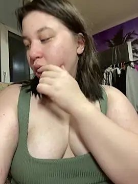 Snapshot of Kemeli008 chatting on November 2025 01:05:01 AM Kemeli008 online show from November 2025 01:05:01 AM