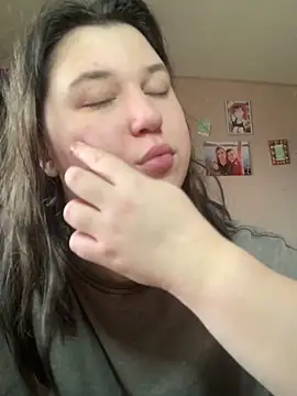 Snapshot of Kemeli008 chatting on November 2025 11:44:02 AM Kemeli008 online show from November 2025 11:44:02 AM