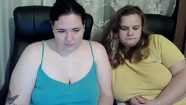 HollyXEva online show from September 2025 08:32:02 PM