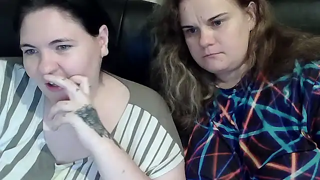 HollyXEva online show from September 2025 06:11:02 PM