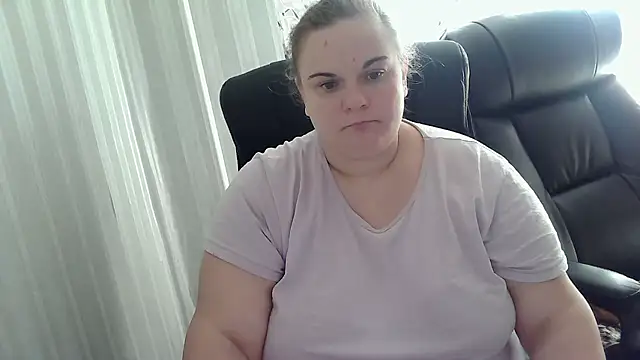 HollyXEva online show from September 2025 07:45:01 AM