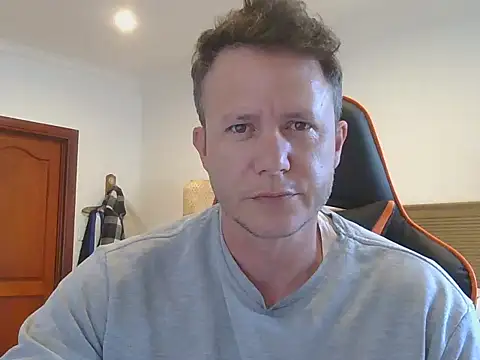 Snapshot of TroyDieselXXX chatting on November 2025 04:12:02 AM TroyDieselXXX online show from November 2025 04:12:02 AM