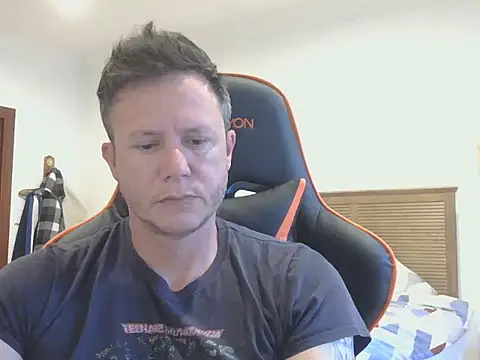 Snapshot of TroyDieselXXX chatting on November 2025 04:02:02 AM TroyDieselXXX online show from November 2025 04:02:02 AM