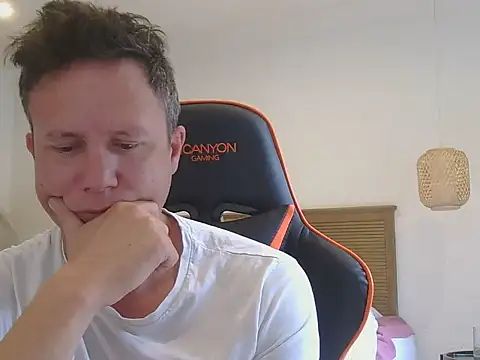 Snapshot of TroyDieselXXX chatting on November 2025 04:44:01 AM TroyDieselXXX online show from November 2025 04:44:01 AM